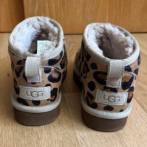 UGG Leopard Print Sheepskin-Lined Slippers - Brown/Black